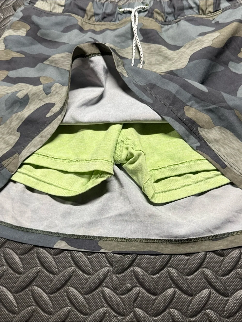 Old Navy Active Girls Camo Athletic Skirt Size L 10-12 Built-In Shorts
